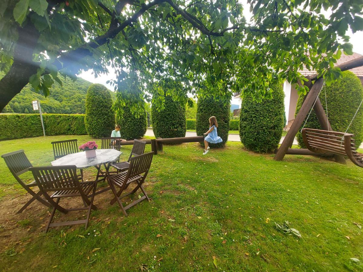 Guest House Gacka Rogic Otočac Exteriör bild